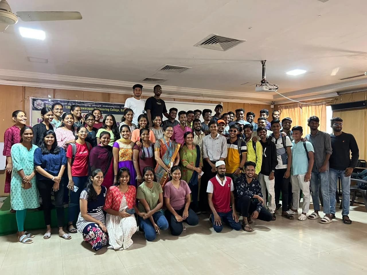 Large group photograph of workshop attendees at Rao Bahadur Y. Mahabaleswarappa Engineering College, Ballari
